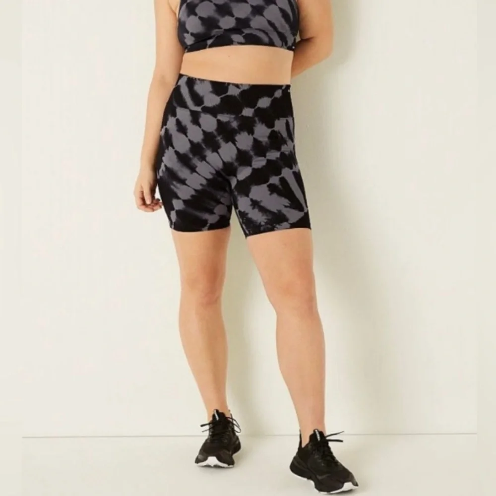 New VS Pink shorts - Picture 2 of 4